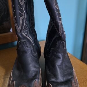Laredo Black and Brown Heeled Boots